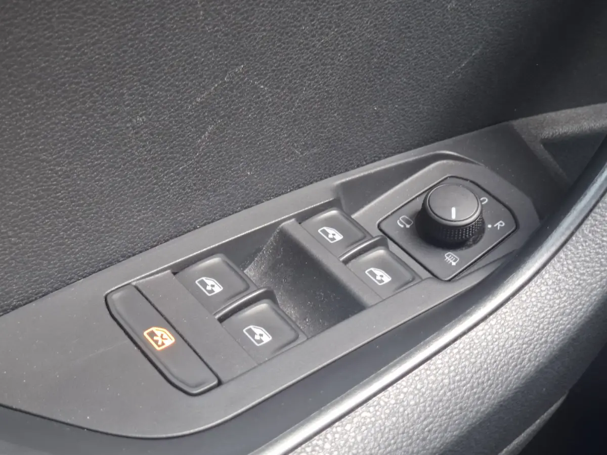1.5 TSI ACT Sportline Business | Android/Apple Carplay | Adaptive Cruise Control | LMV 18" | Achteruitrijcamera | PDC V+A | Elektrische kofferbak | Climate control