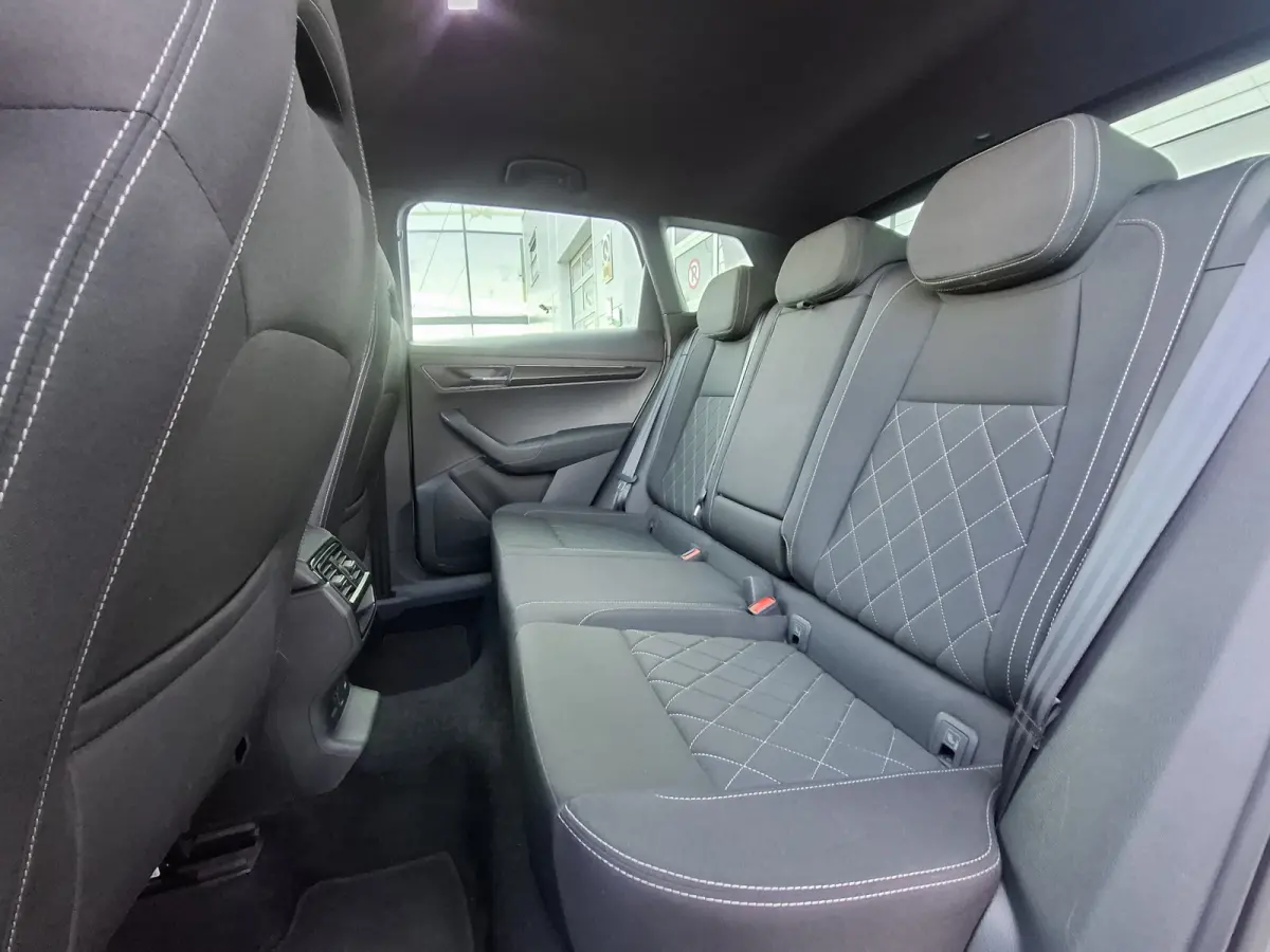 1.5 TSI ACT Sportline Business | Android/Apple Carplay | Adaptive Cruise Control | LMV 18" | Achteruitrijcamera | PDC V+A | Elektrische kofferbak | Climate control
