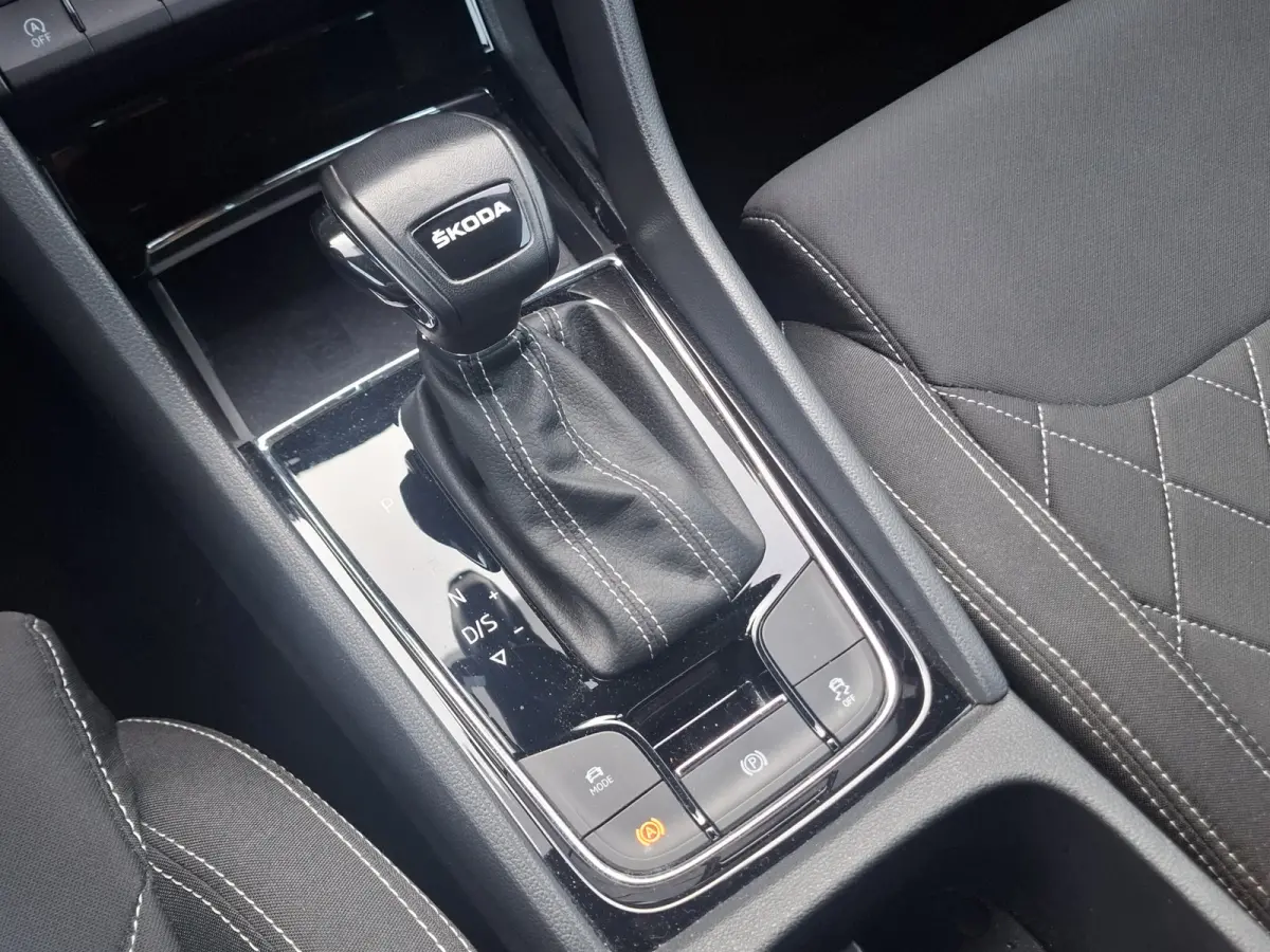 1.5 TSI ACT Sportline Business | Android/Apple Carplay | Adaptive Cruise Control | LMV 18" | Achteruitrijcamera | PDC V+A | Elektrische kofferbak | Climate control