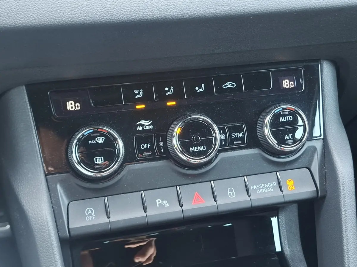 1.5 TSI ACT Sportline Business | Android/Apple Carplay | Adaptive Cruise Control | LMV 18" | Achteruitrijcamera | PDC V+A | Elektrische kofferbak | Climate control