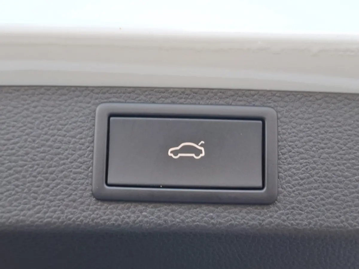 1.5 TSI ACT Sportline Business | Android/Apple Carplay | Adaptive Cruise Control | LMV 18" | Achteruitrijcamera | PDC V+A | Elektrische kofferbak | Climate control