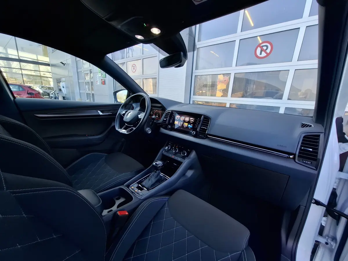 1.5 TSI ACT Sportline Business | Android/Apple Carplay | Adaptive Cruise Control | LMV 18" | Achteruitrijcamera | PDC V+A | Elektrische kofferbak | Climate control