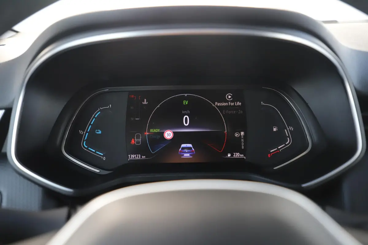 1.6 E-Tech Hybrid 140 Business Zen Automaat 16 inch LMV Navigatie Carplay Android Airco Cruise Control LED Rijstrooksensor Parkeersensor