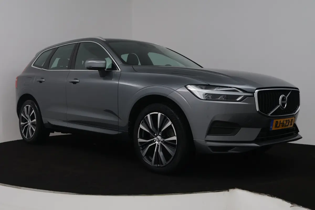 2.0 T5 AWD Momentum (TREKHAAK, STOELVERWARMING, ELEKTR STOELEN, CRUISE CONTROL, PARKEERSENSOREN)