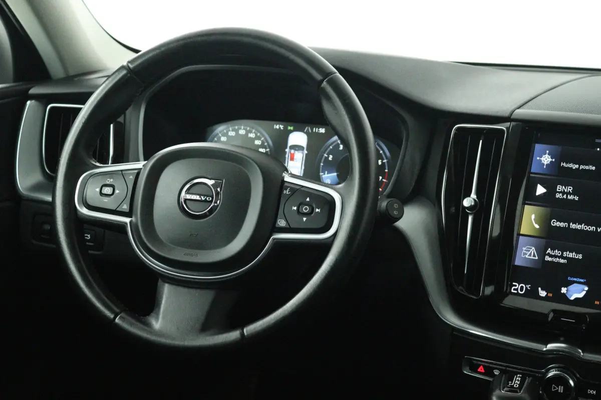 2.0 T5 AWD Momentum (TREKHAAK, STOELVERWARMING, ELEKTR STOELEN, CRUISE CONTROL, PARKEERSENSOREN)