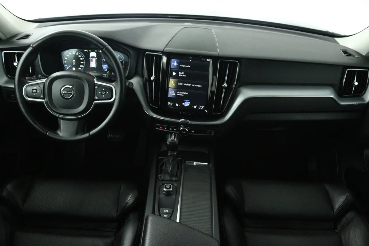 2.0 T5 AWD Momentum (TREKHAAK, STOELVERWARMING, ELEKTR STOELEN, CRUISE CONTROL, PARKEERSENSOREN)