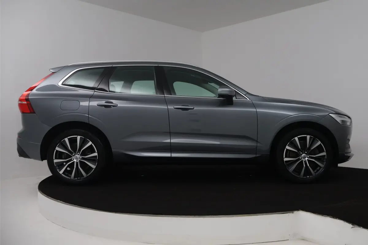 2.0 T5 AWD Momentum (TREKHAAK, STOELVERWARMING, ELEKTR STOELEN, CRUISE CONTROL, PARKEERSENSOREN)