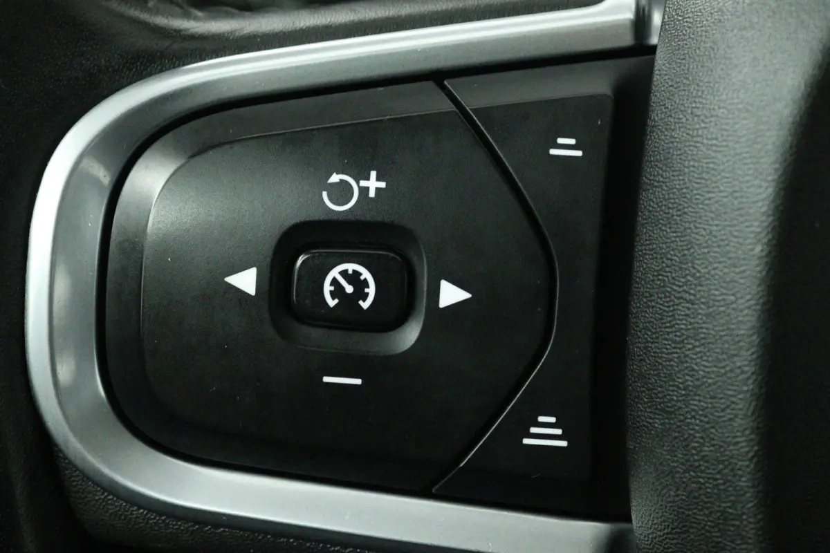 2.0 T5 AWD Momentum (TREKHAAK, STOELVERWARMING, ELEKTR STOELEN, CRUISE CONTROL, PARKEERSENSOREN)