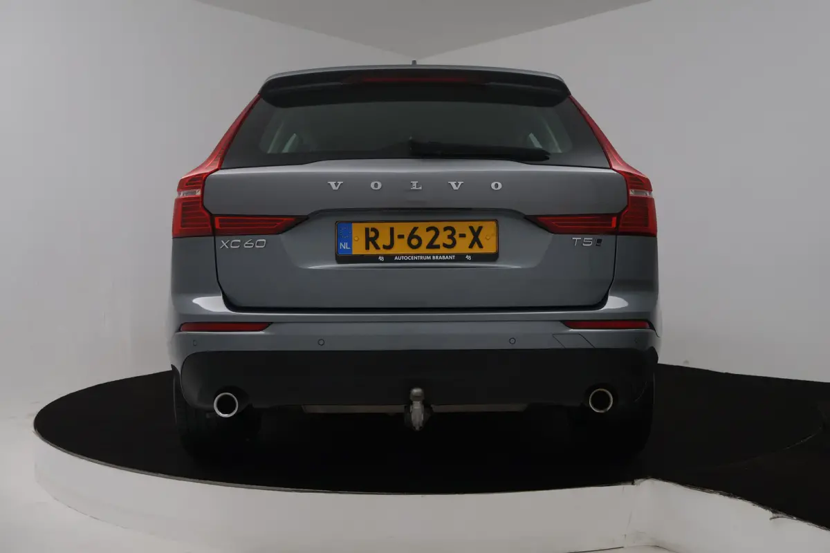 2.0 T5 AWD Momentum (TREKHAAK, STOELVERWARMING, ELEKTR STOELEN, CRUISE CONTROL, PARKEERSENSOREN)