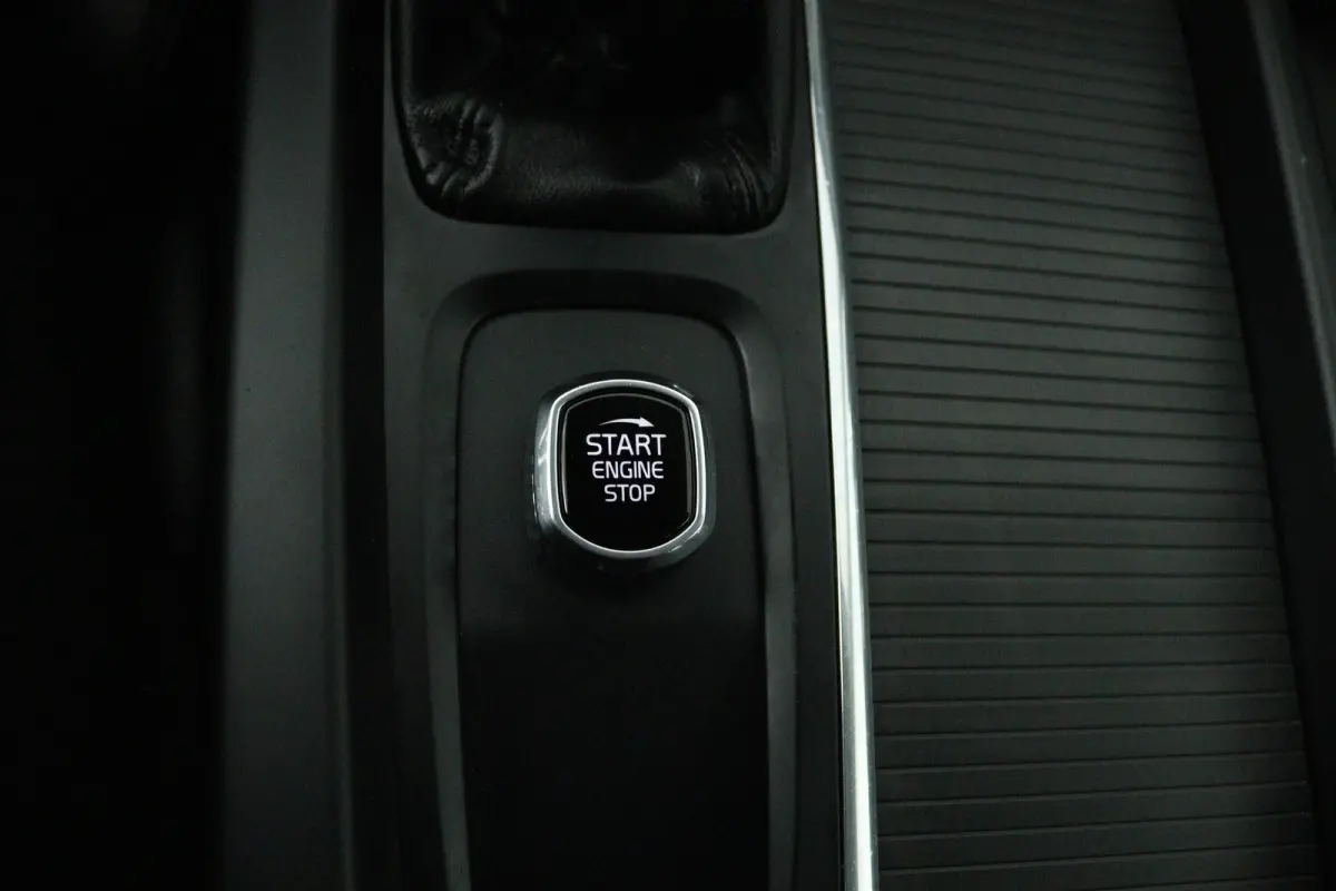 2.0 T5 AWD Momentum (TREKHAAK, STOELVERWARMING, ELEKTR STOELEN, CRUISE CONTROL, PARKEERSENSOREN)
