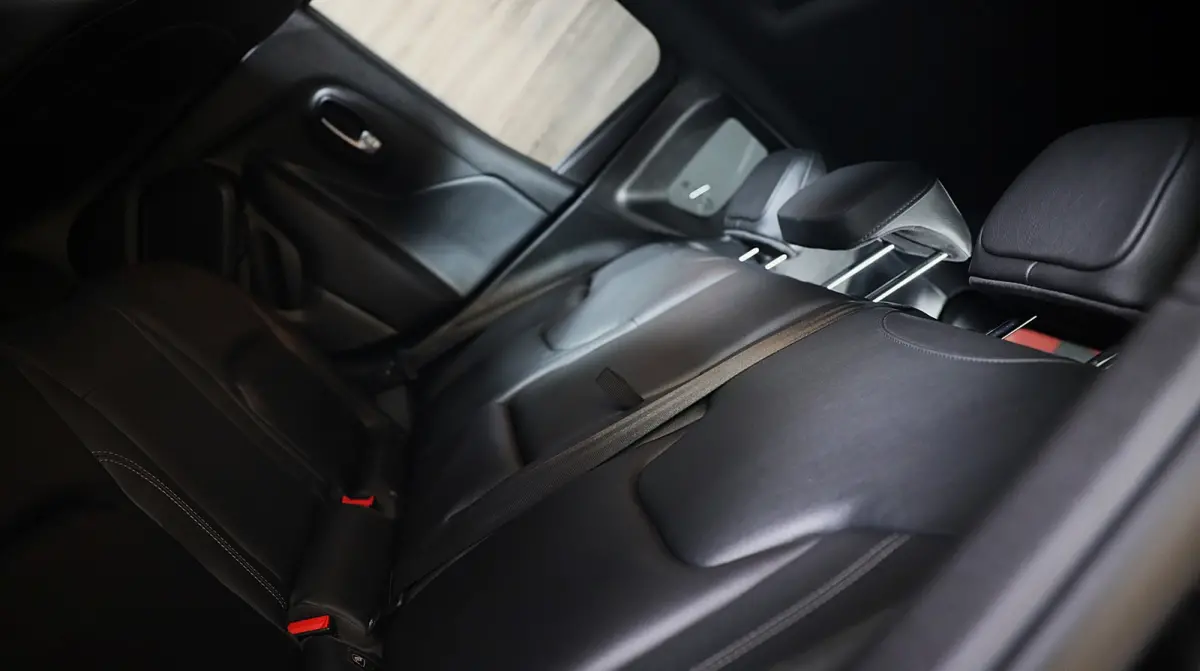 4xe 240 Plug-in Hybrid Electric S / Aut / Navi / Cruise / Camera / Leder / Open Panoramadak / Led / Pdc / 19 Inch