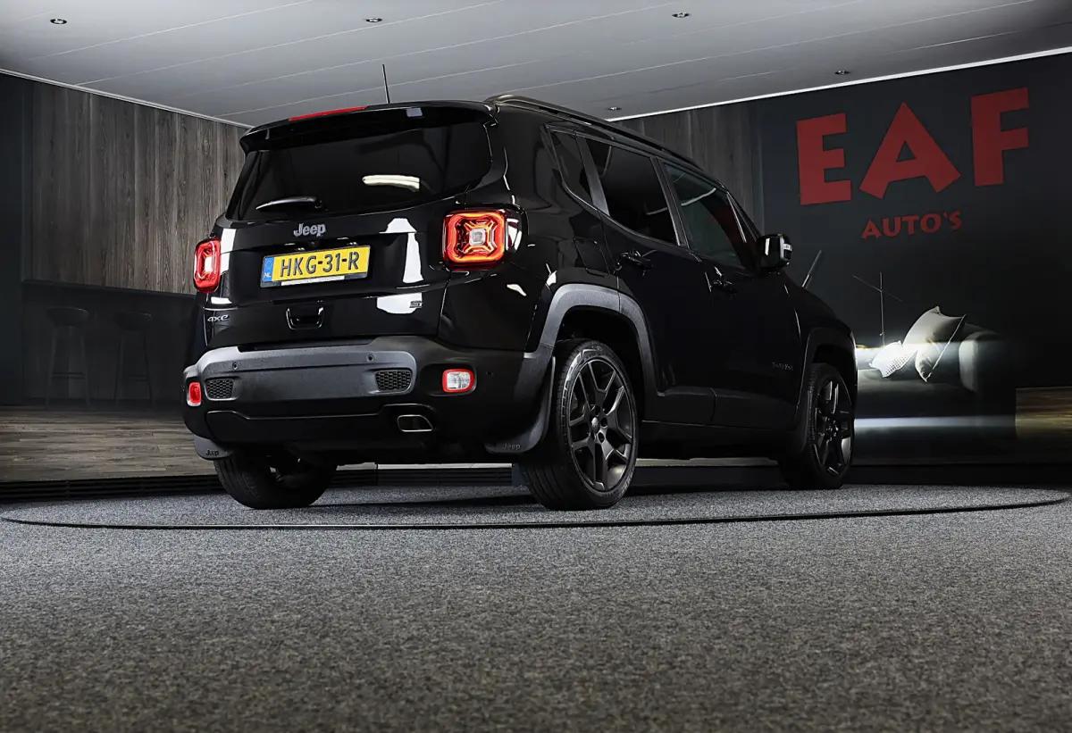 4xe 240 Plug-in Hybrid Electric S / Aut / Navi / Cruise / Camera / Leder / Open Panoramadak / Led / Pdc / 19 Inch