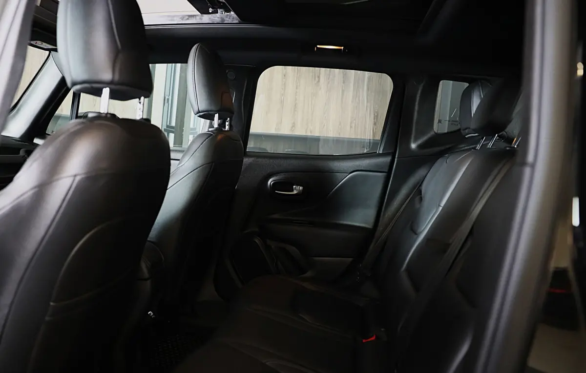 4xe 240 Plug-in Hybrid Electric S / Aut / Navi / Cruise / Camera / Leder / Open Panoramadak / Led / Pdc / 19 Inch