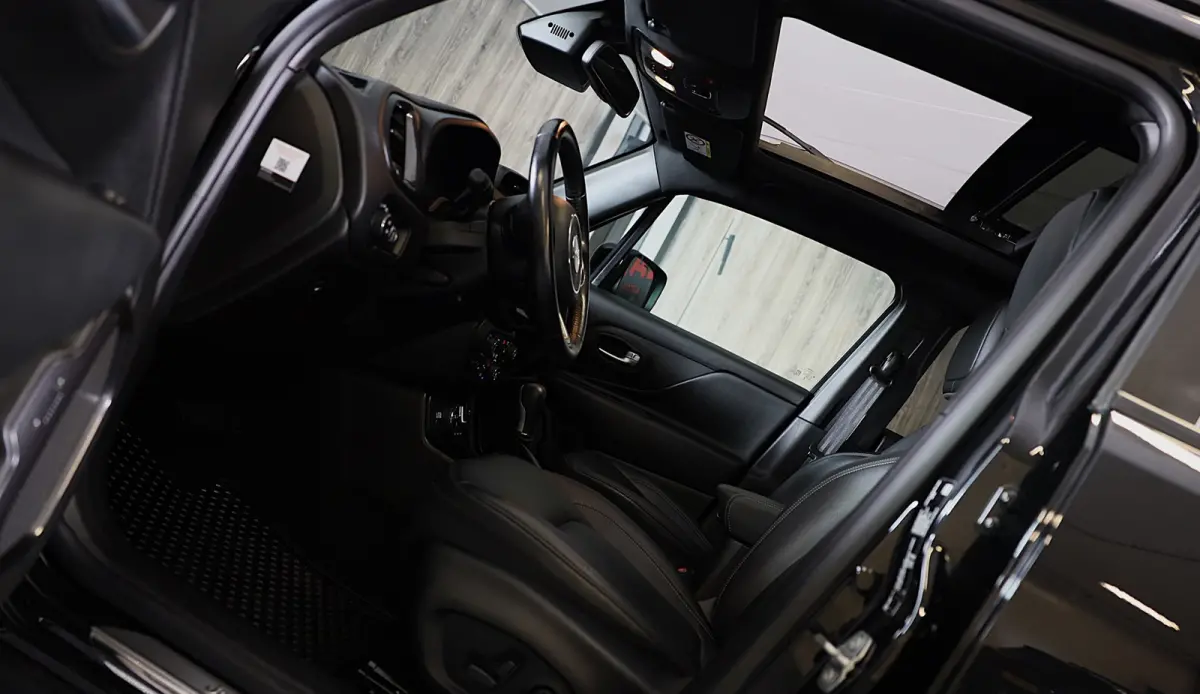 4xe 240 Plug-in Hybrid Electric S / Aut / Navi / Cruise / Camera / Leder / Open Panoramadak / Led / Pdc / 19 Inch
