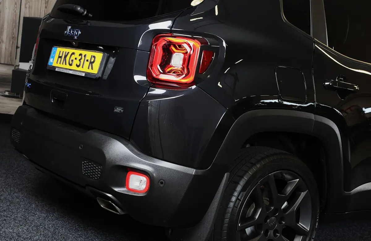 4xe 240 Plug-in Hybrid Electric S / Aut / Navi / Cruise / Camera / Leder / Open Panoramadak / Led / Pdc / 19 Inch