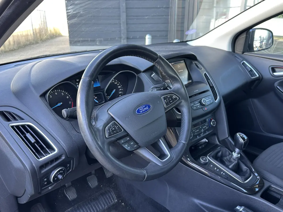1.0 Titanium 125PK | Zeer Nette Staat | 2e Eigenaar | NL AUTO | Nieuwe D-riem 2026 | Grote Beurt 2026 | Parkeersensoren Voor en Achter | Navigatie | Climate Control | Cruise Control | NAP |