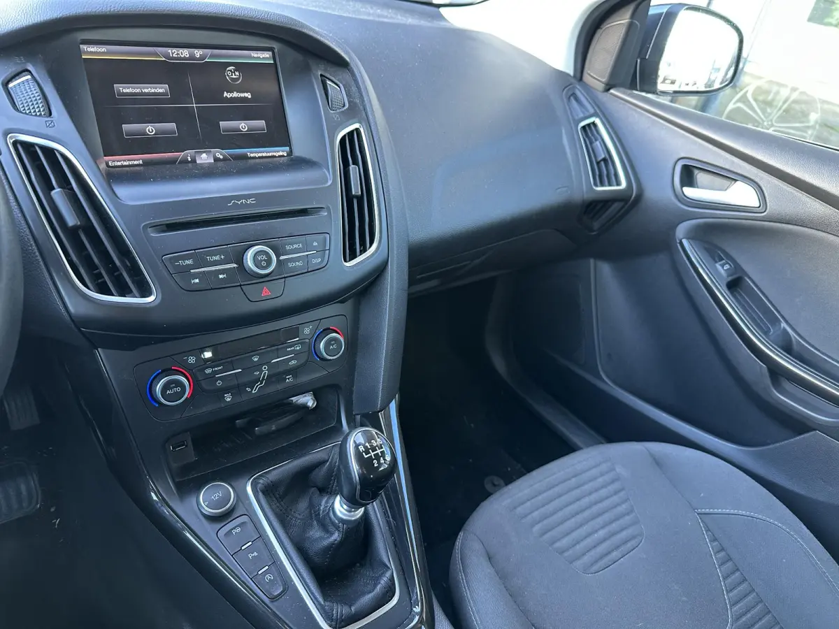 1.0 Titanium 125PK | Zeer Nette Staat | 2e Eigenaar | NL AUTO | Nieuwe D-riem 2026 | Grote Beurt 2026 | Parkeersensoren Voor en Achter | Navigatie | Climate Control | Cruise Control | NAP |