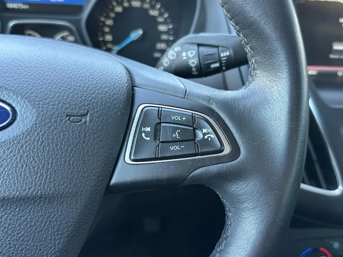 1.0 Titanium 125PK | Zeer Nette Staat | 2e Eigenaar | NL AUTO | Nieuwe D-riem 2026 | Grote Beurt 2026 | Parkeersensoren Voor en Achter | Navigatie | Climate Control | Cruise Control | NAP |