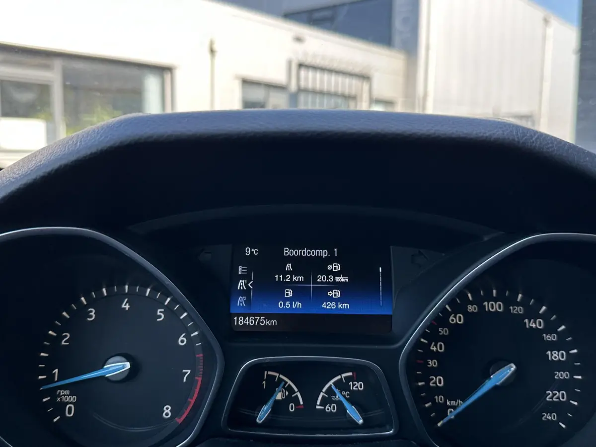 1.0 Titanium 125PK | Zeer Nette Staat | 2e Eigenaar | NL AUTO | Nieuwe D-riem 2026 | Grote Beurt 2026 | Parkeersensoren Voor en Achter | Navigatie | Climate Control | Cruise Control | NAP |