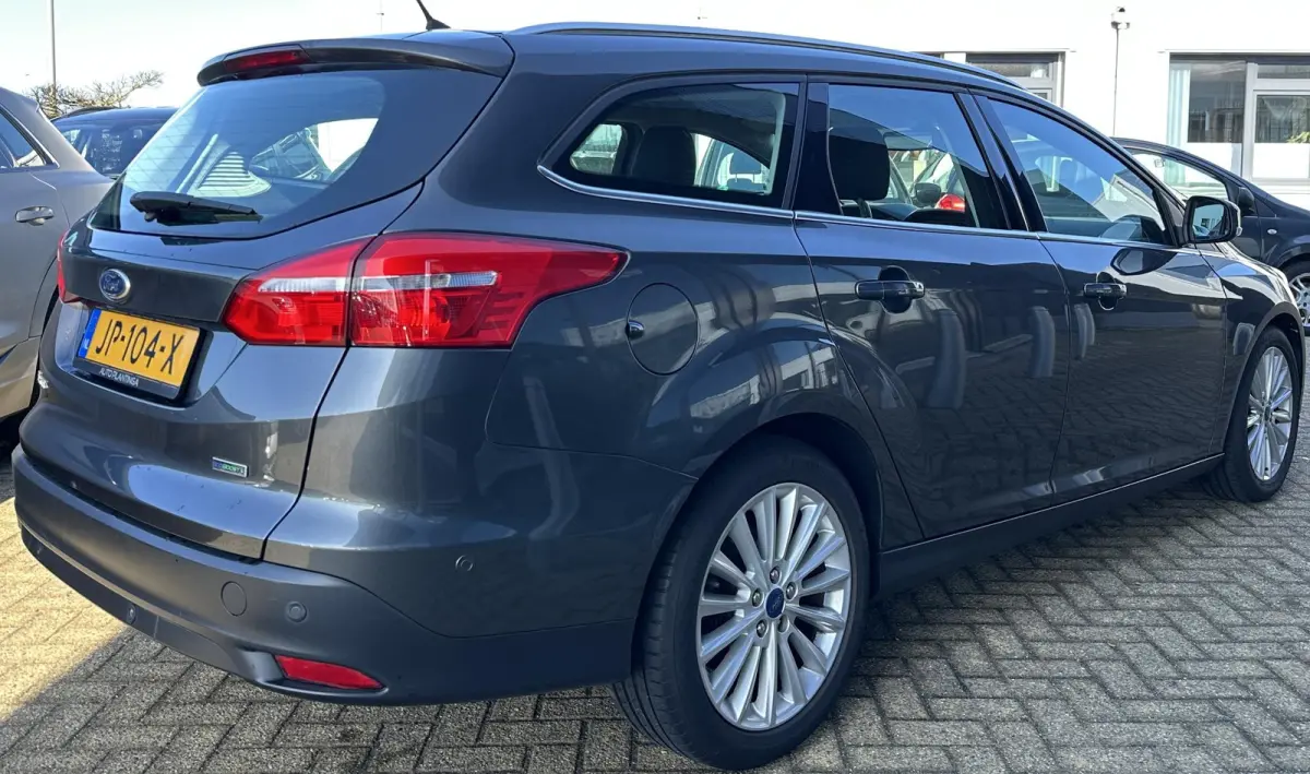 1.0 Titanium 125PK | Zeer Nette Staat | 2e Eigenaar | NL AUTO | Nieuwe D-riem 2026 | Grote Beurt 2026 | Parkeersensoren Voor en Achter | Navigatie | Climate Control | Cruise Control | NAP |