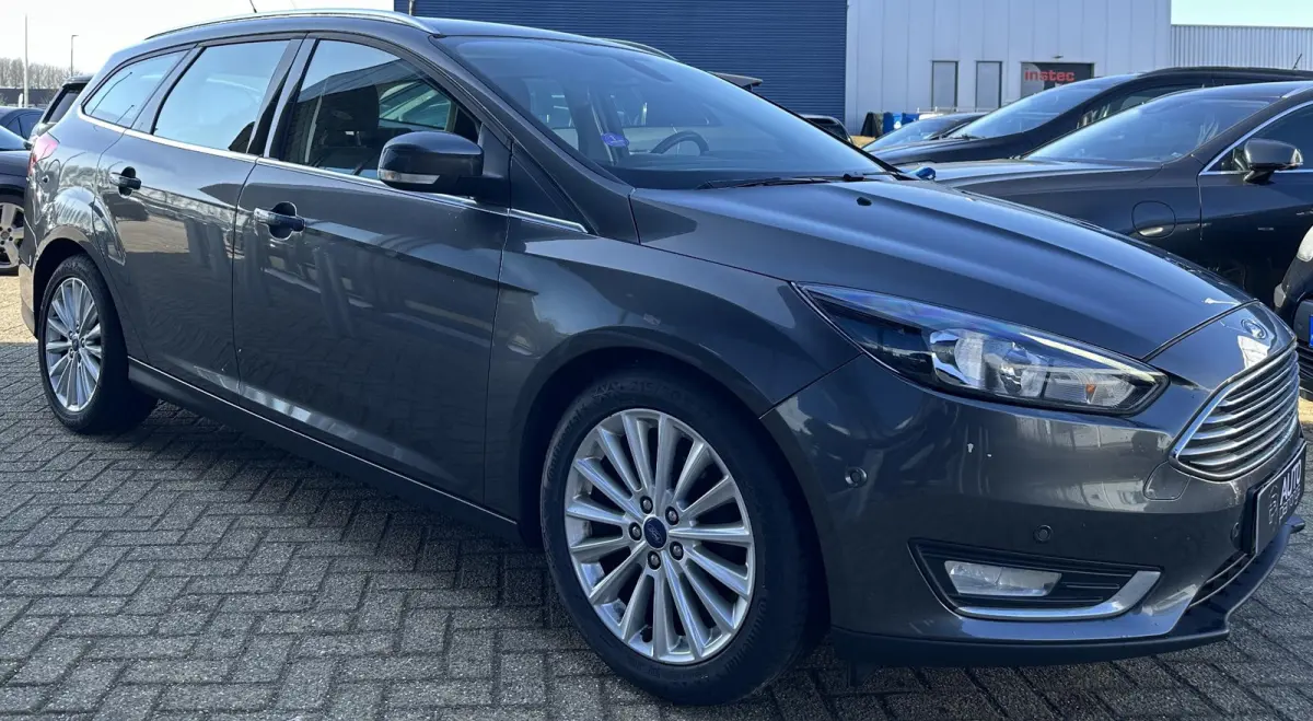 1.0 Titanium 125PK | Zeer Nette Staat | 2e Eigenaar | NL AUTO | Nieuwe D-riem 2026 | Grote Beurt 2026 | Parkeersensoren Voor en Achter | Navigatie | Climate Control | Cruise Control | NAP |