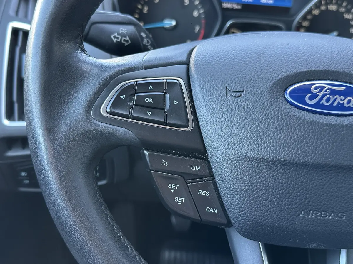 1.0 Titanium 125PK | Zeer Nette Staat | 2e Eigenaar | NL AUTO | Nieuwe D-riem 2026 | Grote Beurt 2026 | Parkeersensoren Voor en Achter | Navigatie | Climate Control | Cruise Control | NAP |