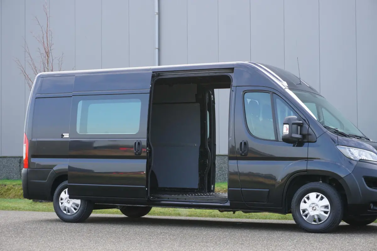 335 2.2 BlueHDi 165 L3H2 Premium in topstaat |2x schuifdeur |Standkachel |Luchtvering |2x airbag |Camera |Cruise |Navi |1e eigenaar |3500 KG |165 pk