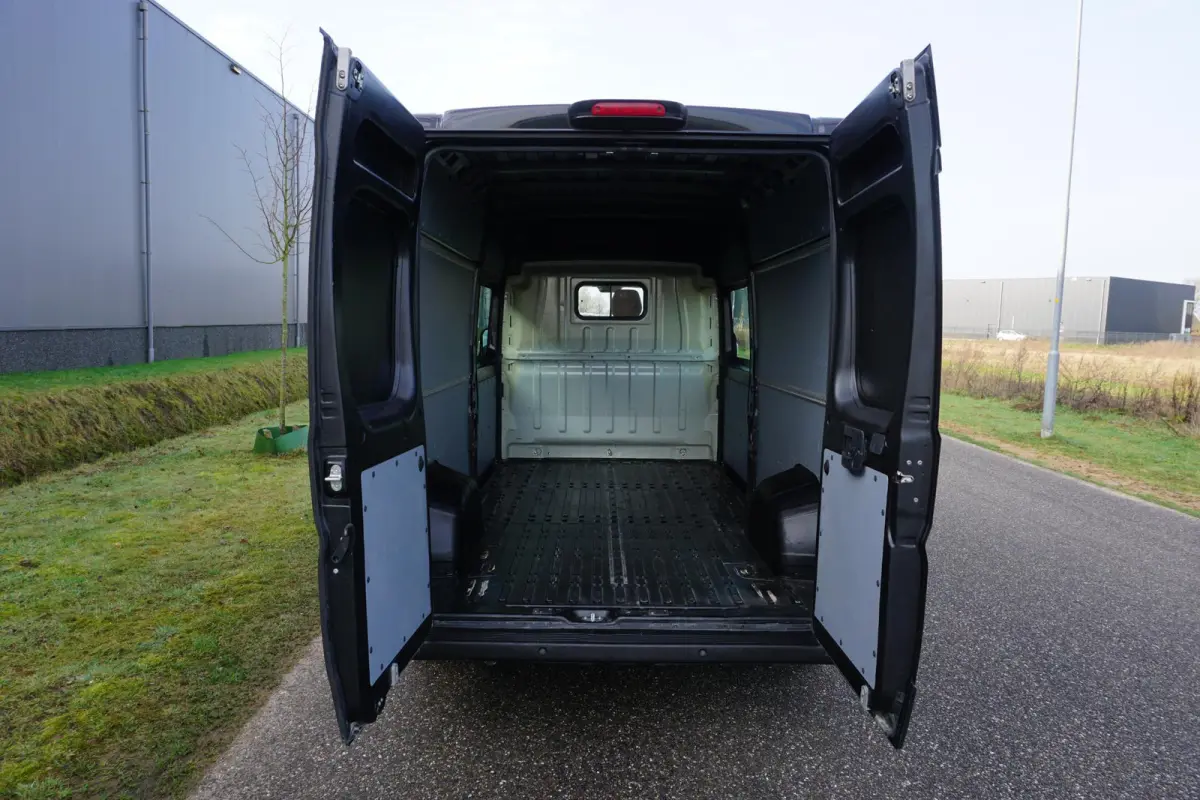 335 2.2 BlueHDi 165 L3H2 Premium in topstaat |2x schuifdeur |Standkachel |Luchtvering |2x airbag |Camera |Cruise |Navi |1e eigenaar |3500 KG |165 pk