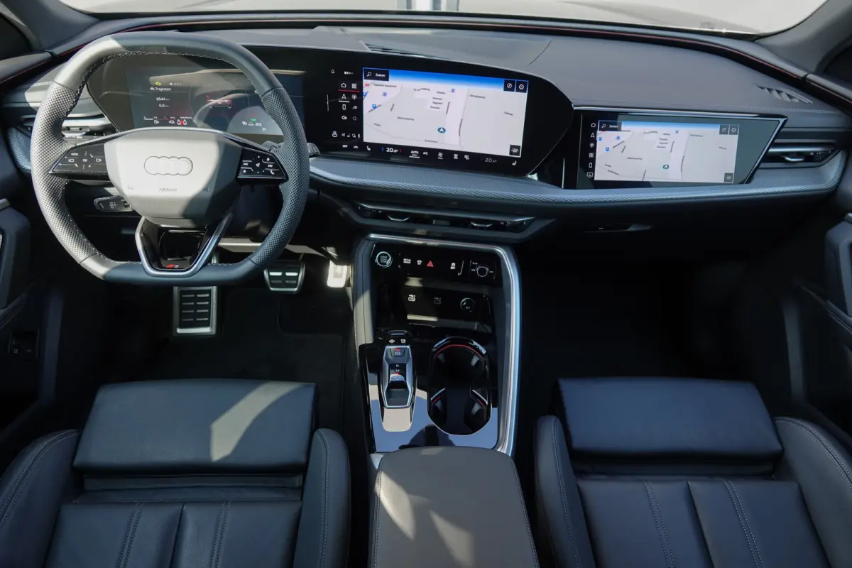 e-hybrid 367Pk | Quattro | Luchtvering | S-Line | MMI Bijrijdersdisplay | Tech Plus | 360° Camera | Trekhaak | 22'' | Daytona Grey