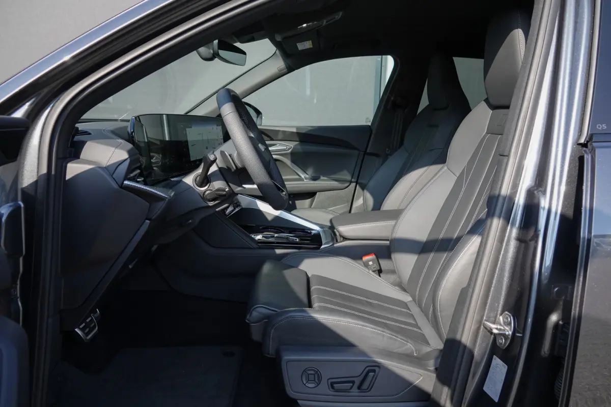 e-hybrid 367Pk | Quattro | Luchtvering | S-Line | MMI Bijrijdersdisplay | Tech Plus | 360° Camera | Trekhaak | 22'' | Daytona Grey