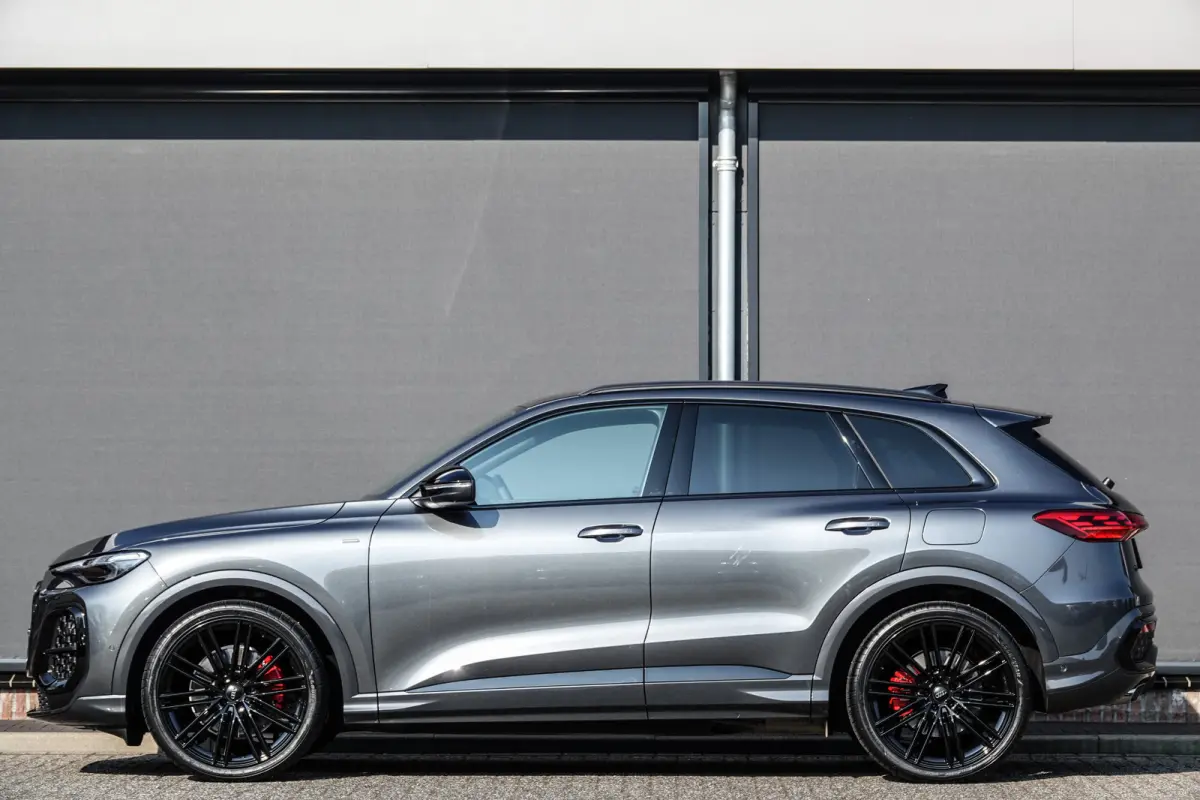 e-hybrid 367Pk | Quattro | Luchtvering | S-Line | MMI Bijrijdersdisplay | Tech Plus | 360° Camera | Trekhaak | 22'' | Daytona Grey
