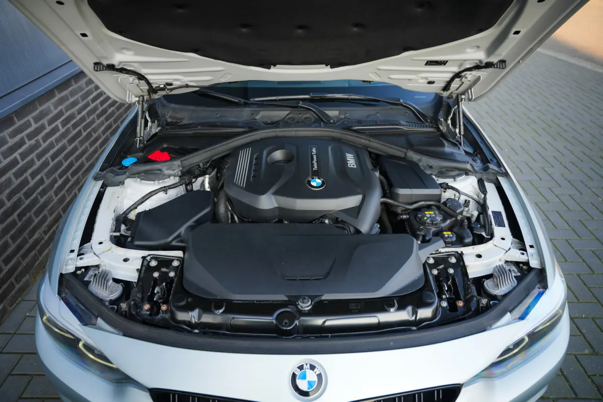 430i 252 pk High Executive M-Sportpakket / Frozen-Grey/ Led-Koplamp/ Schuif-Dak/ Head-Up/ Harman&Kardon/ Stoelverw./  Groot-Navi 19''LMV