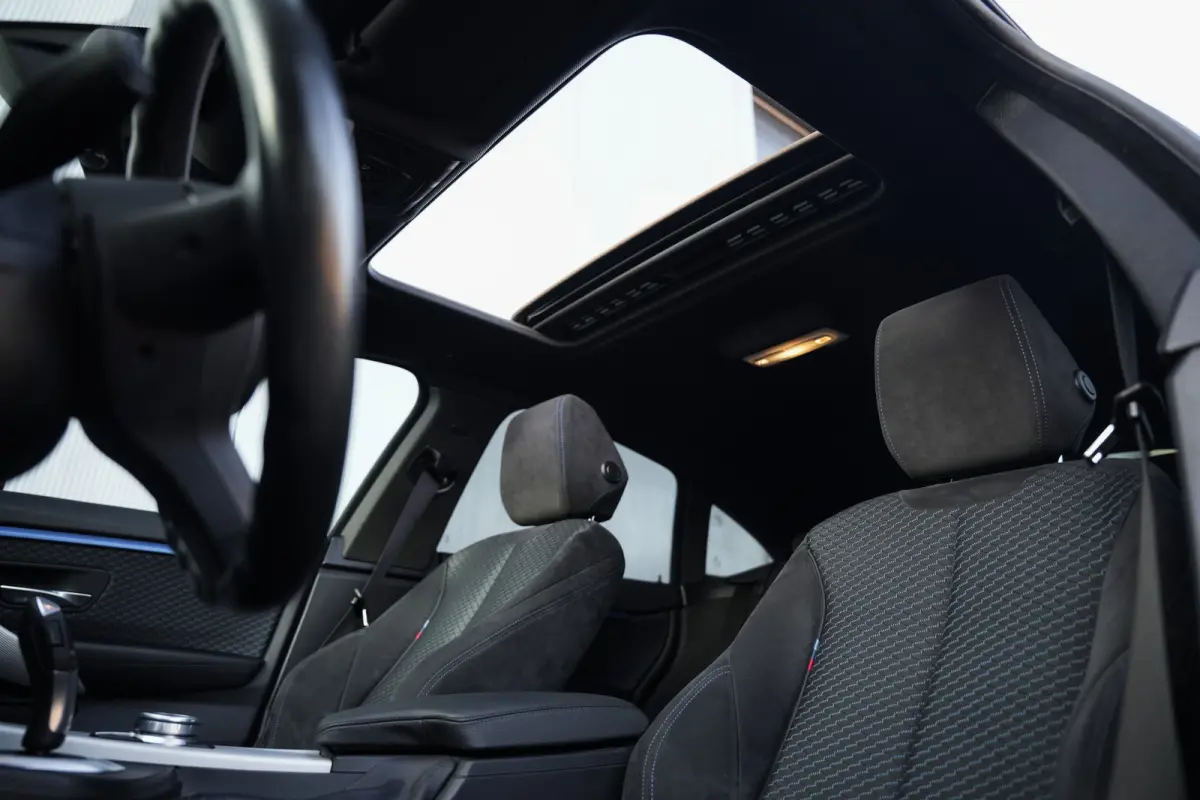 430i 252 pk High Executive M-Sportpakket / Frozen-Grey/ Led-Koplamp/ Schuif-Dak/ Head-Up/ Harman&Kardon/ Stoelverw./  Groot-Navi 19''LMV