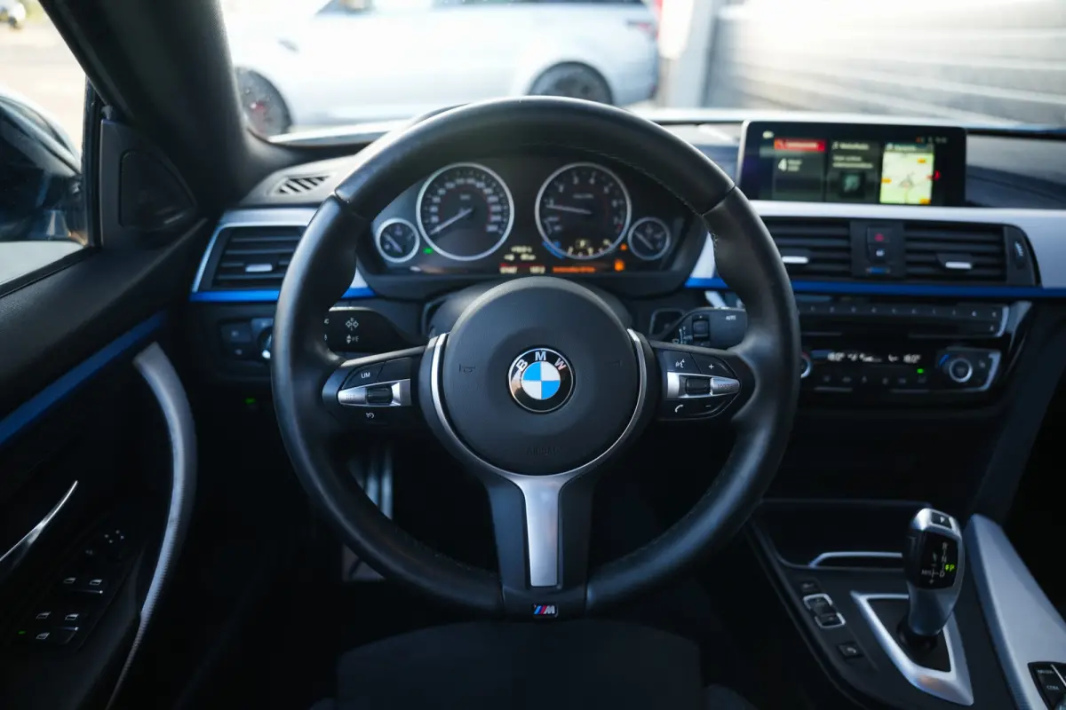 430i 252 pk High Executive M-Sportpakket / Frozen-Grey/ Led-Koplamp/ Schuif-Dak/ Head-Up/ Harman&Kardon/ Stoelverw./  Groot-Navi 19''LMV