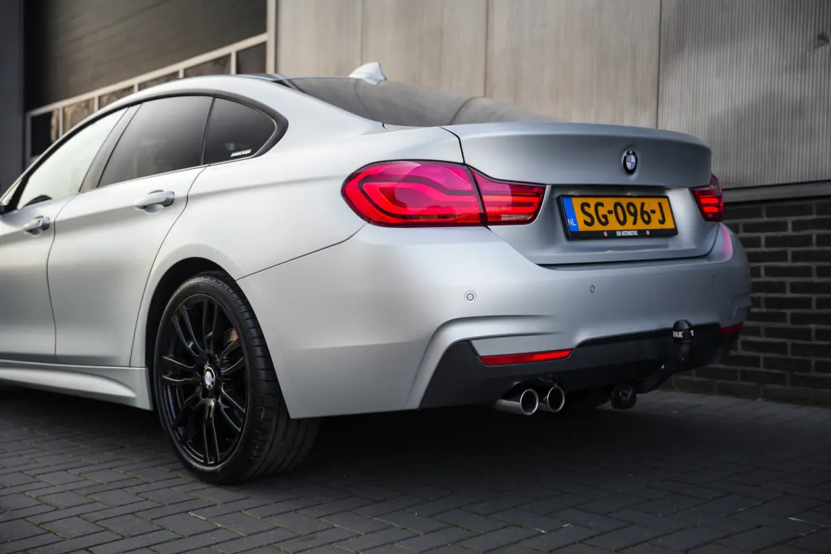 430i 252 pk High Executive M-Sportpakket / Frozen-Grey/ Led-Koplamp/ Schuif-Dak/ Head-Up/ Harman&Kardon/ Stoelverw./  Groot-Navi 19''LMV