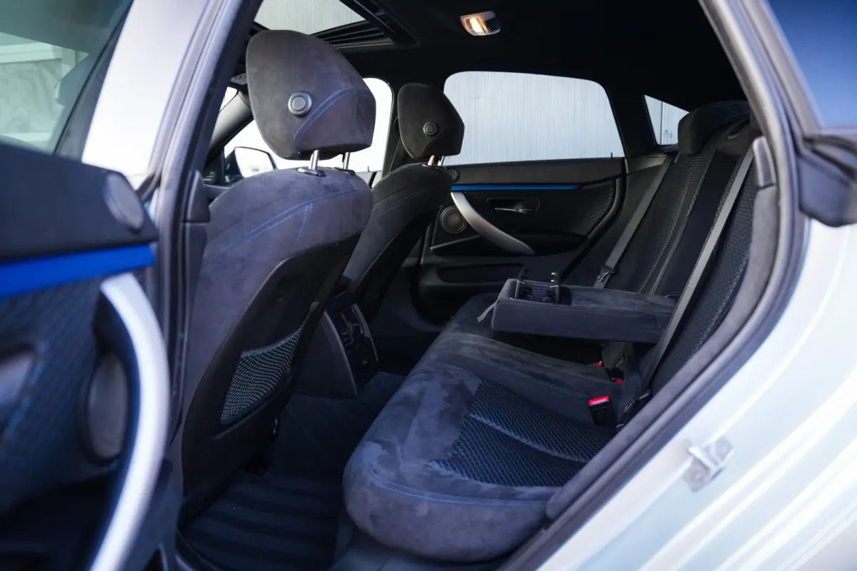 430i 252 pk High Executive M-Sportpakket / Frozen-Grey/ Led-Koplamp/ Schuif-Dak/ Head-Up/ Harman&Kardon/ Stoelverw./  Groot-Navi 19''LMV