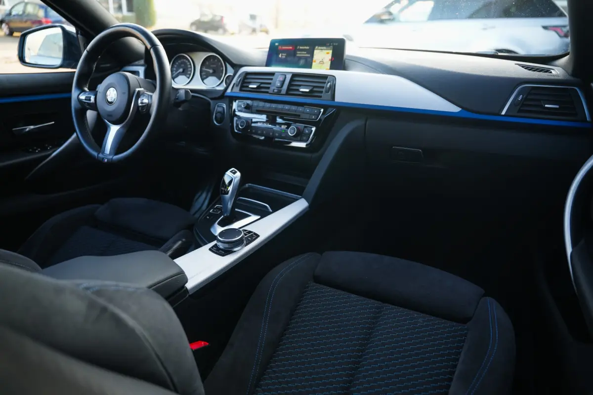 430i 252 pk High Executive M-Sportpakket / Frozen-Grey/ Led-Koplamp/ Schuif-Dak/ Head-Up/ Harman&Kardon/ Stoelverw./  Groot-Navi 19''LMV