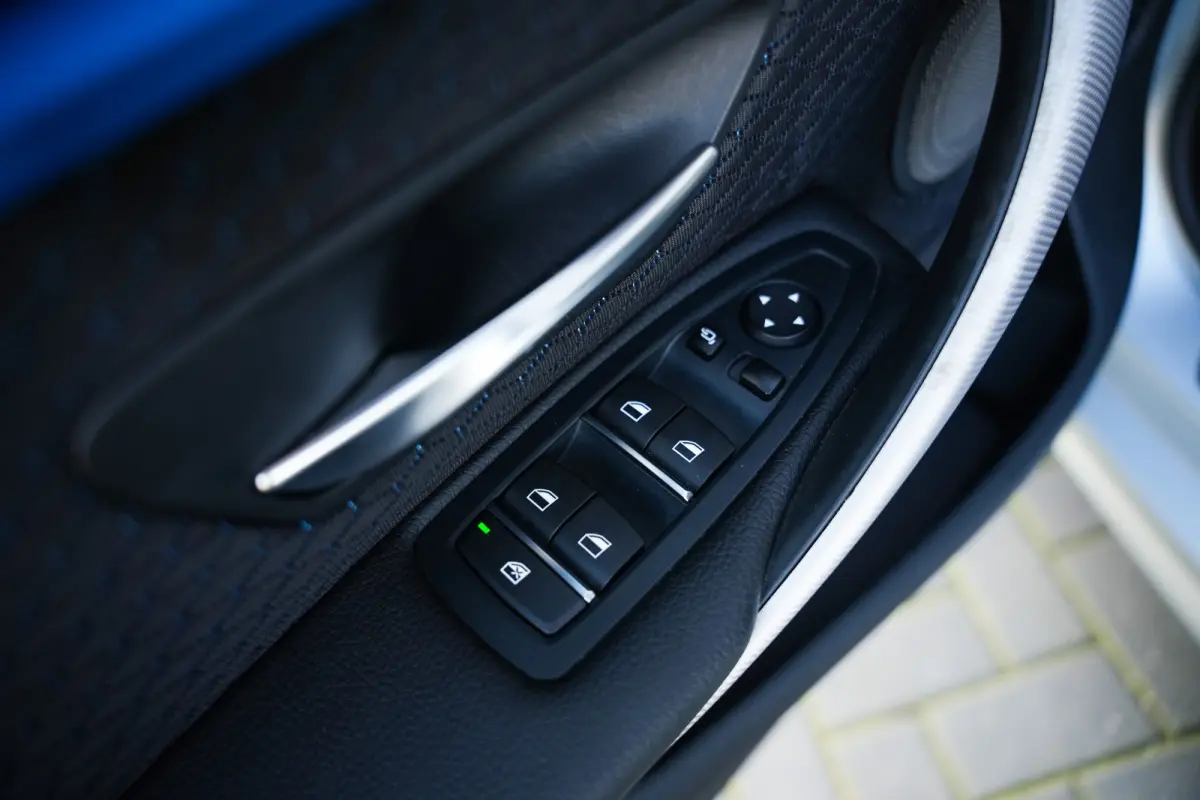 430i 252 pk High Executive M-Sportpakket / Frozen-Grey/ Led-Koplamp/ Schuif-Dak/ Head-Up/ Harman&Kardon/ Stoelverw./  Groot-Navi 19''LMV