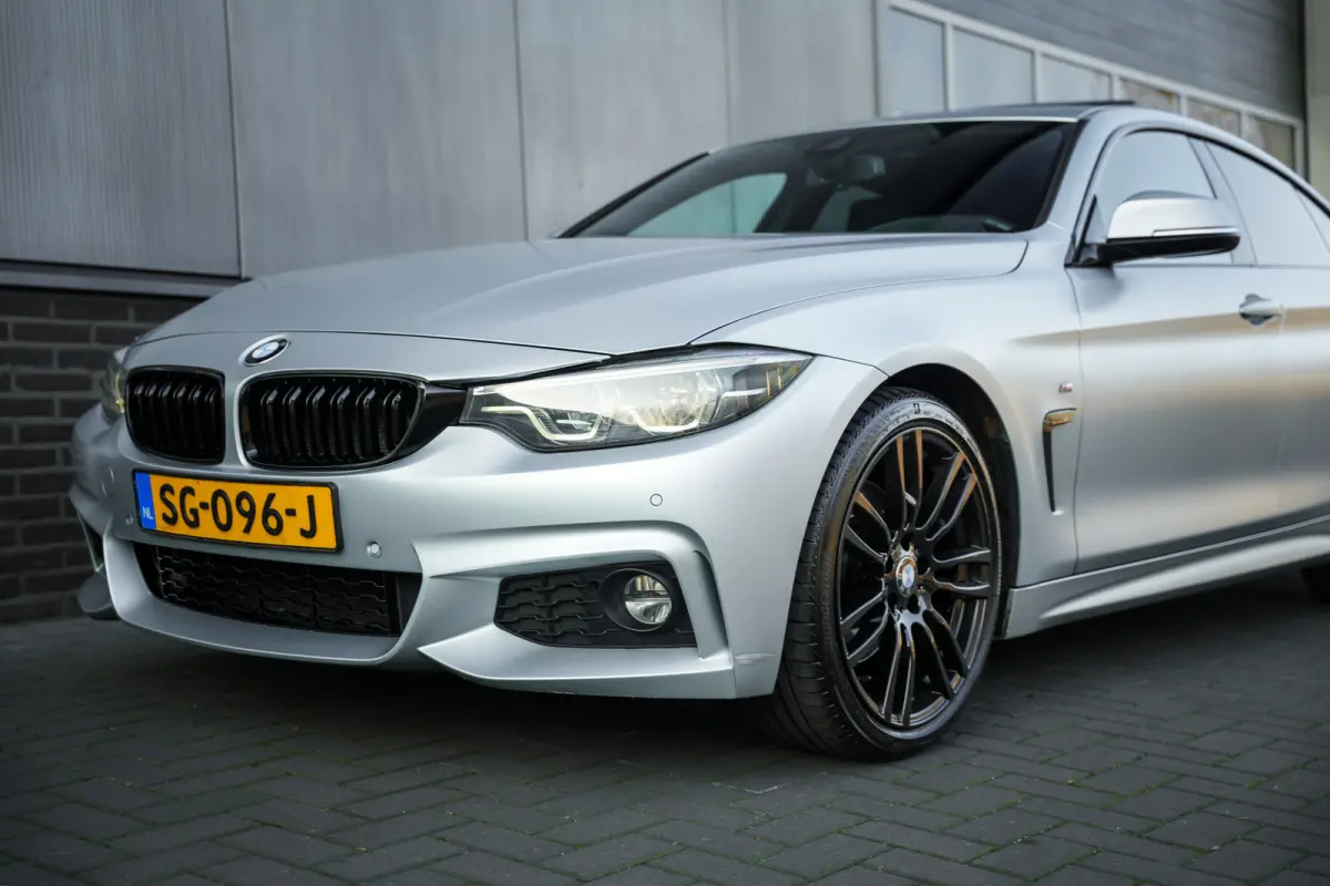 430i 252 pk High Executive M-Sportpakket / Frozen-Grey/ Led-Koplamp/ Schuif-Dak/ Head-Up/ Harman&Kardon/ Stoelverw./  Groot-Navi 19''LMV