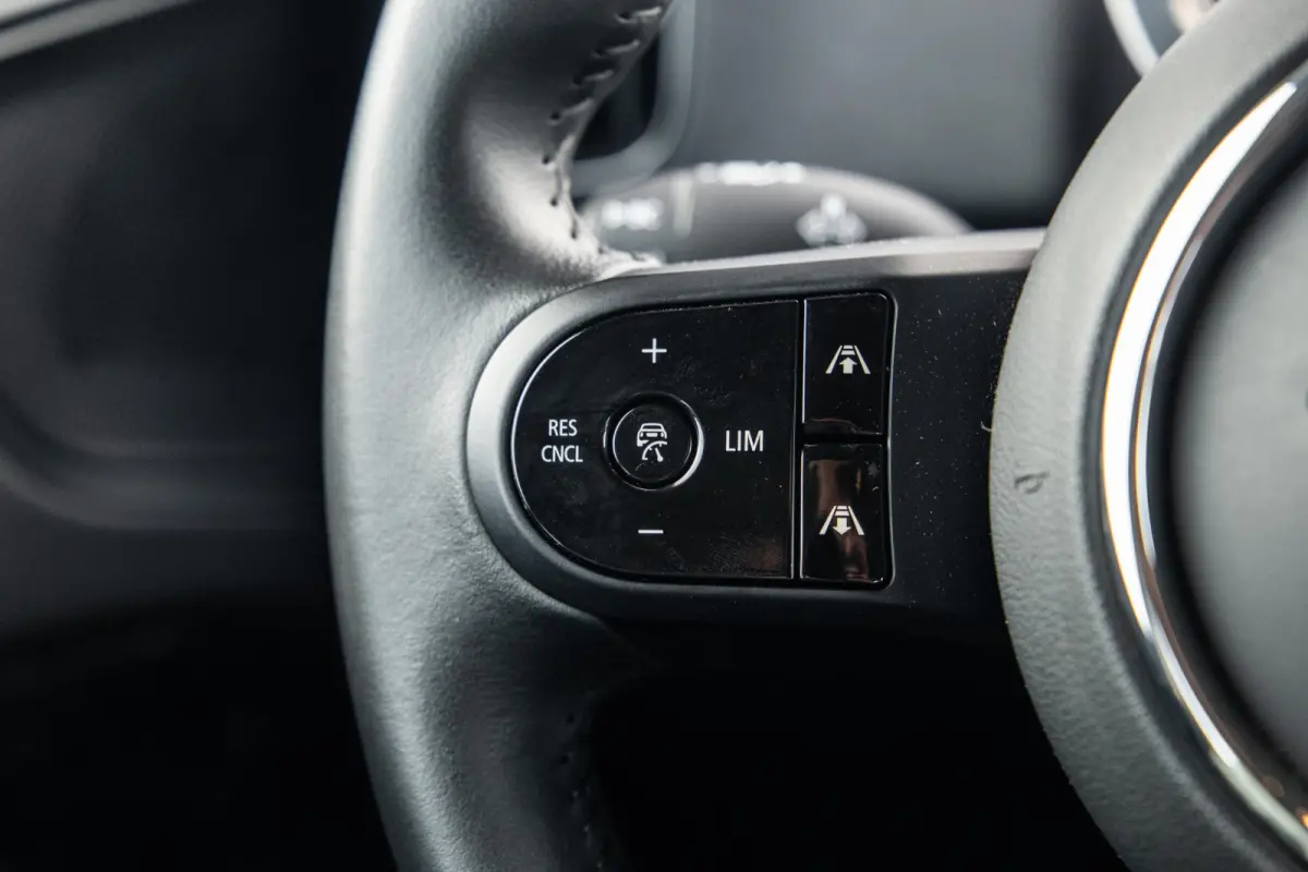 1.5 Cooper ALL4 Essential CAMERA / NAVI / CARPLAY / AIRCO / ZWART / STOELVERWARMING