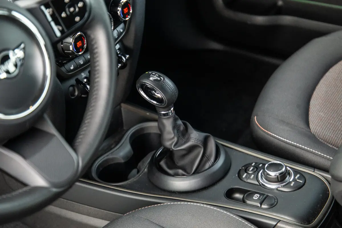1.5 Cooper ALL4 Essential CAMERA / NAVI / CARPLAY / AIRCO / ZWART / STOELVERWARMING