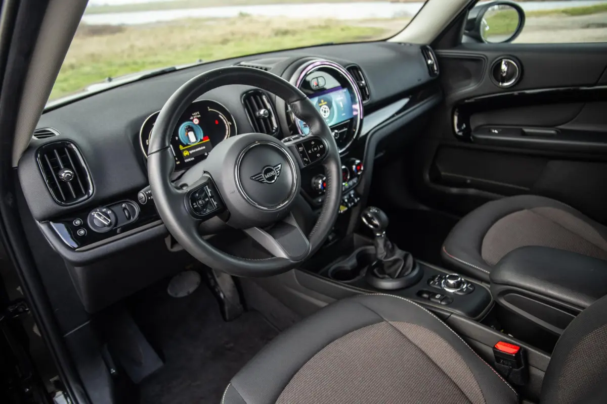 1.5 Cooper ALL4 Essential CAMERA / NAVI / CARPLAY / AIRCO / ZWART / STOELVERWARMING