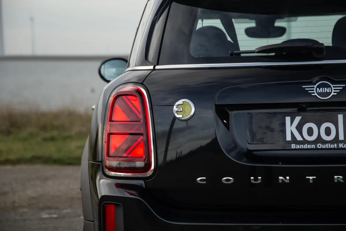 1.5 Cooper ALL4 Essential CAMERA / NAVI / CARPLAY / AIRCO / ZWART / STOELVERWARMING
