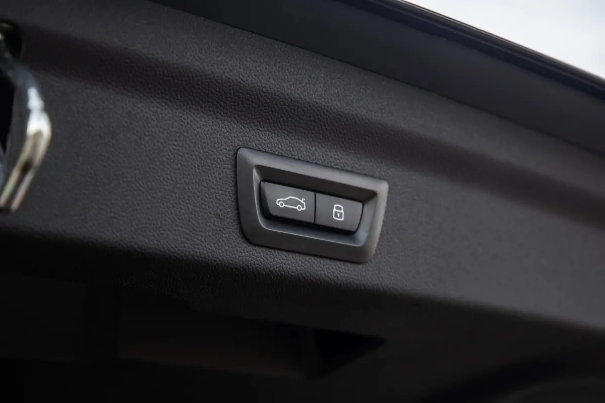 1.5 Cooper ALL4 Essential CAMERA / NAVI / CARPLAY / AIRCO / ZWART / STOELVERWARMING