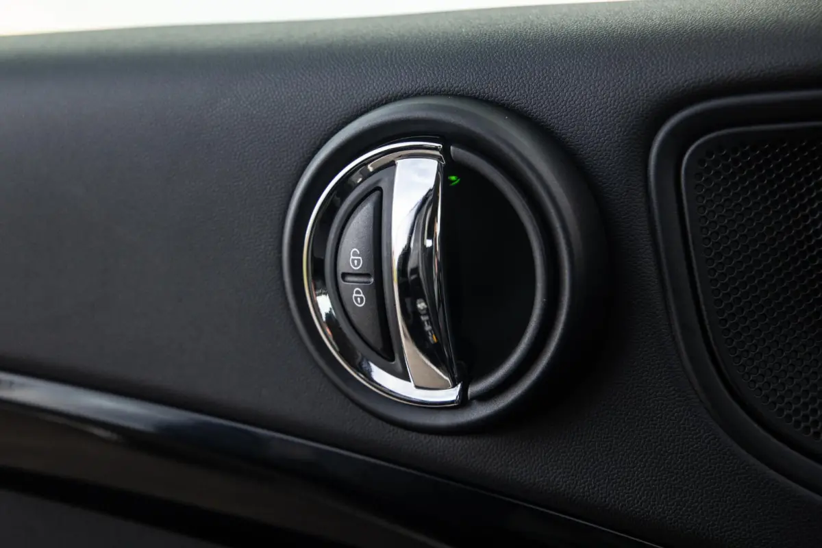 1.5 Cooper ALL4 Essential CAMERA / NAVI / CARPLAY / AIRCO / ZWART / STOELVERWARMING
