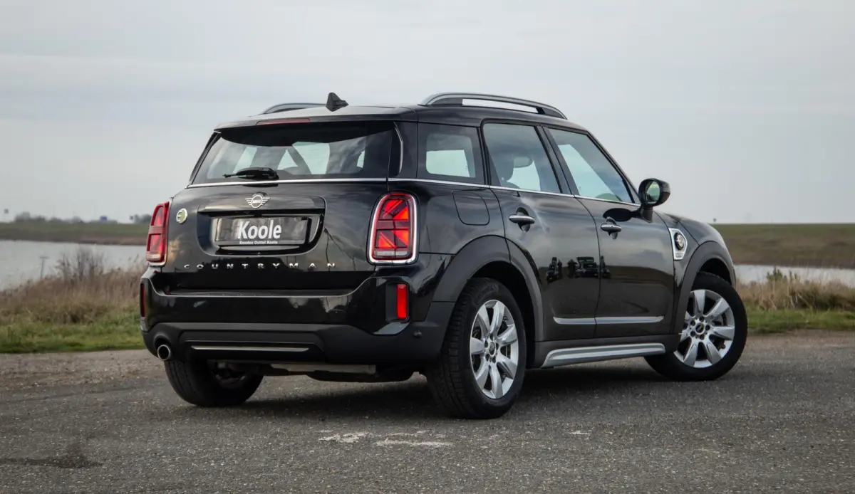 1.5 Cooper ALL4 Essential CAMERA / NAVI / CARPLAY / AIRCO / ZWART / STOELVERWARMING