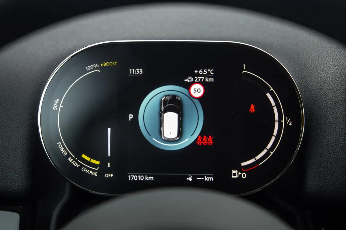 1.5 Cooper ALL4 Essential CAMERA / NAVI / CARPLAY / AIRCO / ZWART / STOELVERWARMING