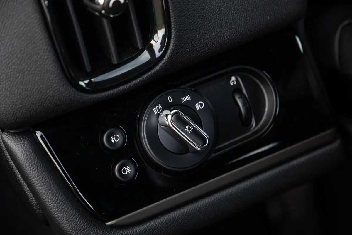 1.5 Cooper ALL4 Essential CAMERA / NAVI / CARPLAY / AIRCO / ZWART / STOELVERWARMING