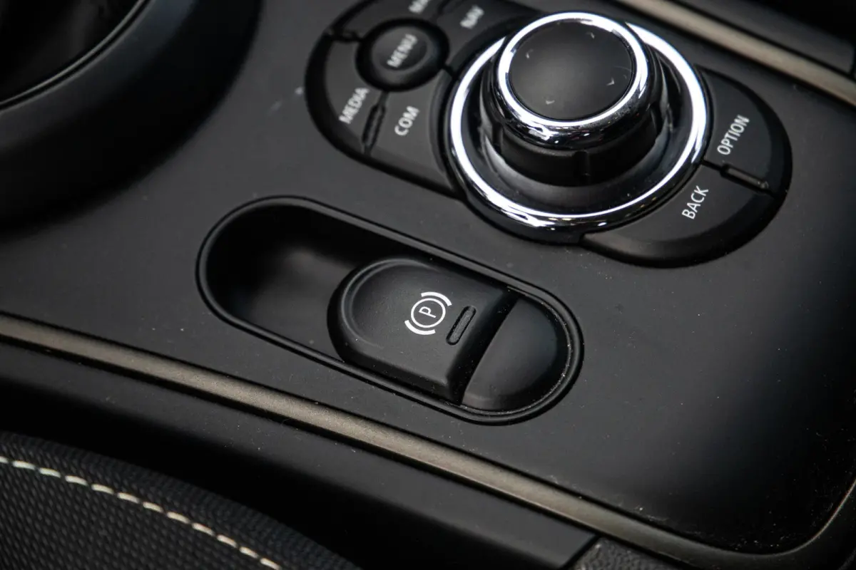 1.5 Cooper ALL4 Essential CAMERA / NAVI / CARPLAY / AIRCO / ZWART / STOELVERWARMING