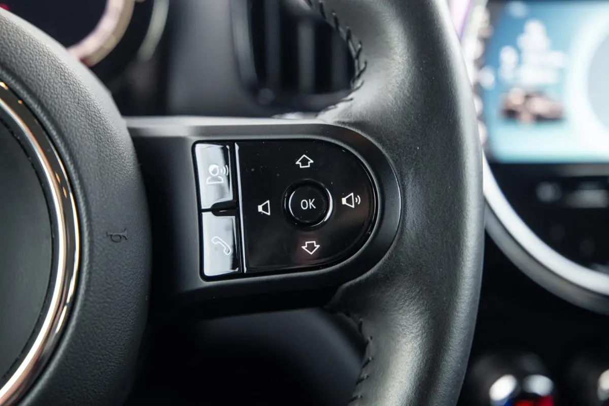 1.5 Cooper ALL4 Essential CAMERA / NAVI / CARPLAY / AIRCO / ZWART / STOELVERWARMING